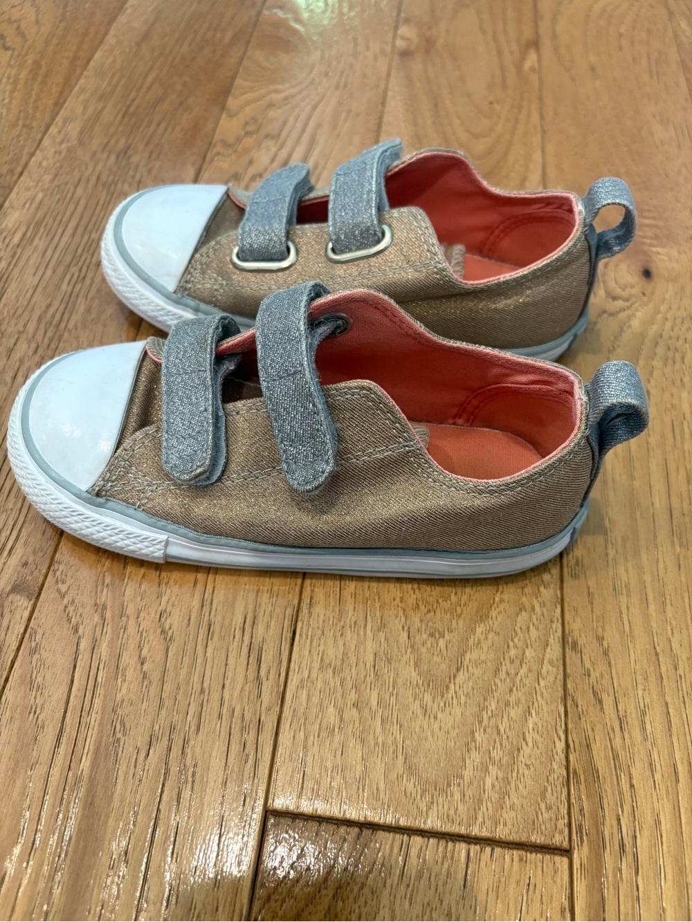 Converse Chuck Taylor All Star — Girls Size 10